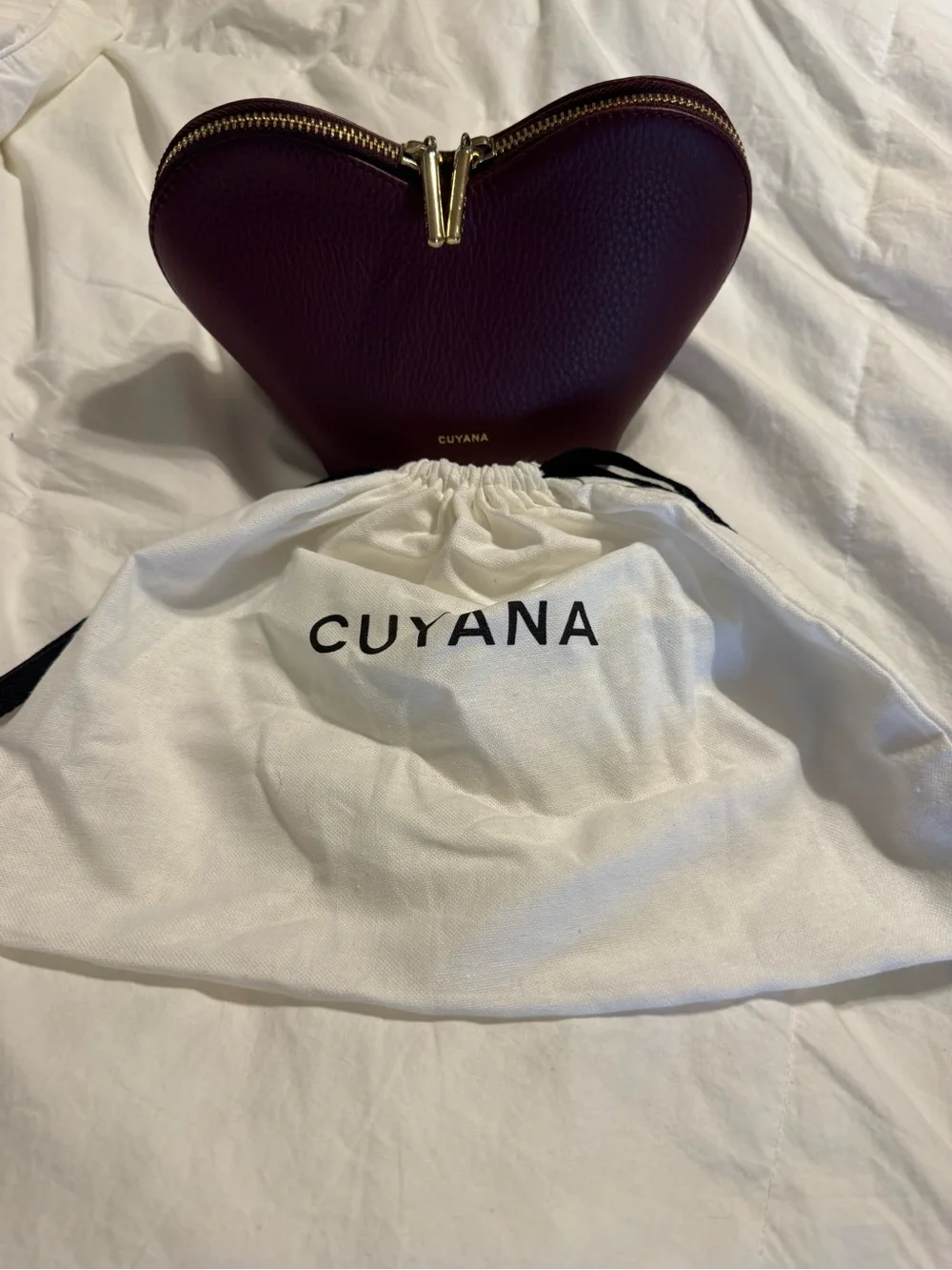 Cuyana compact heart